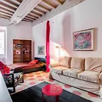 5 scole apartments